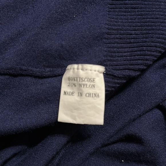 Navy open front long cardigan.  Long sleeve, front pockets. Size large - Picture 6 of 6